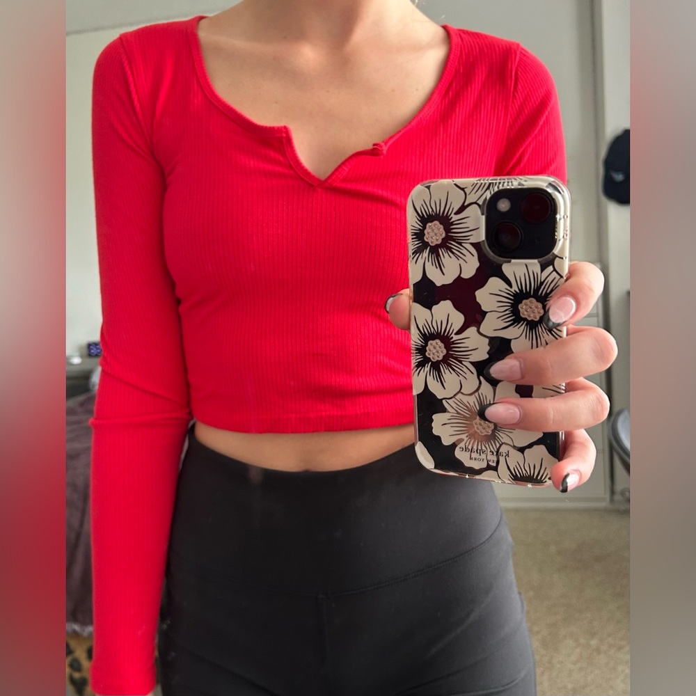 Red top - Picture 2 of 3